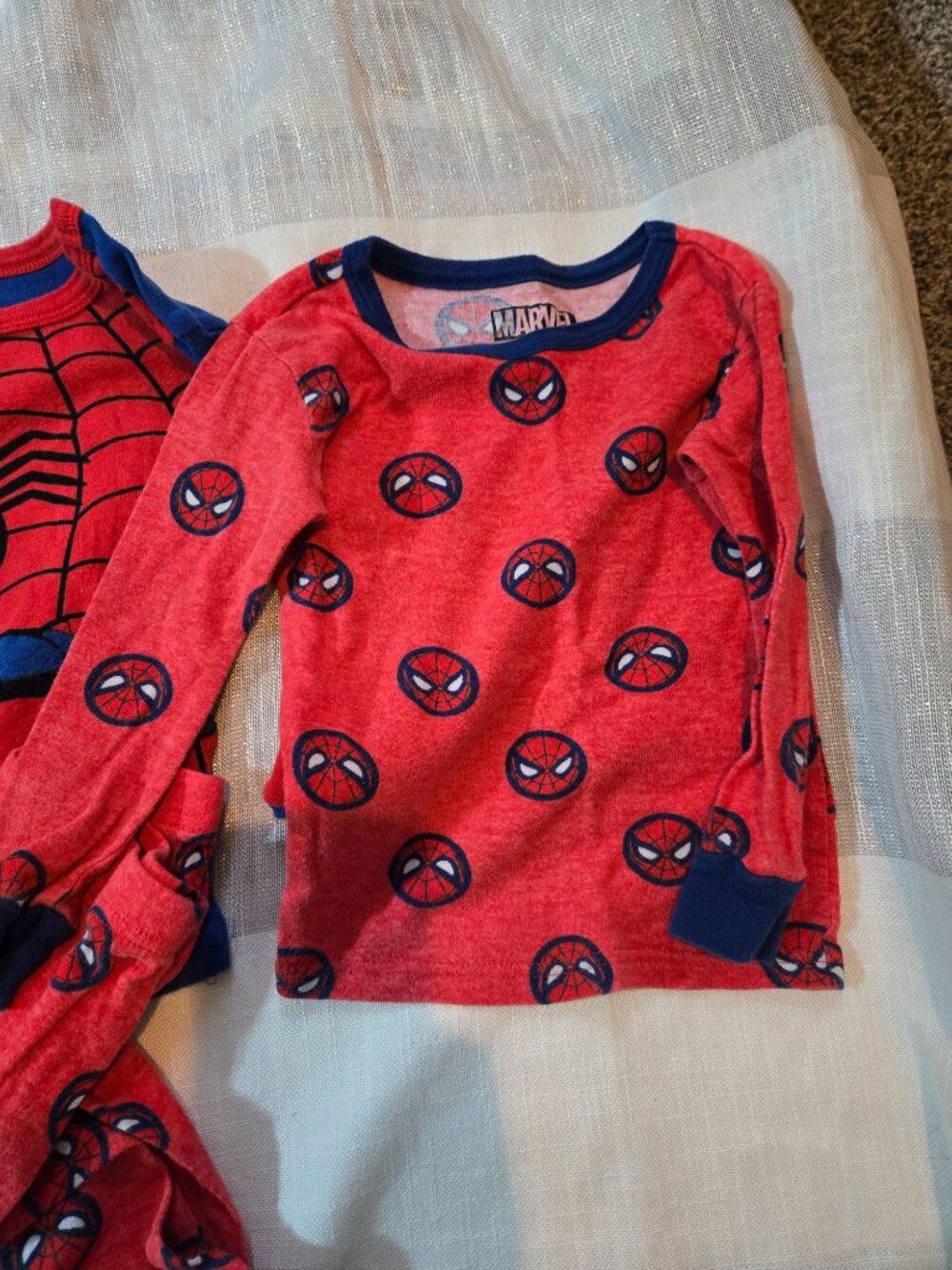Set of spiderman pjs - Picture 3 of 3